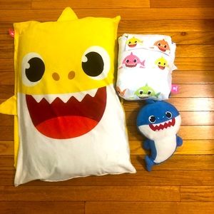 Twin sheet set, pillow and blue baby shark
